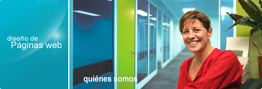 Imagen de cabecera del apartado Quienes somos del sitio de CírculoWeb - Diseño y desarrollo web. Fotografía de Eva Hernández Malye en su despacho. La foto incluye los textos: diseño de Páginas web y Quiénes somos